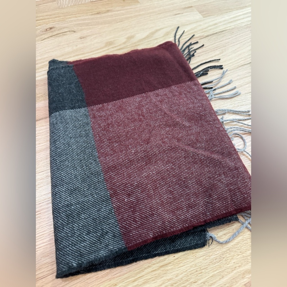 NWT Men’s Scarf Color Block Maroon Grey Fringe